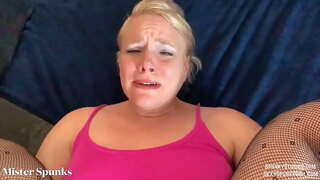 סטעפּסיסטער געץ ערשטער אַנאַל און אַ לאָך אין איר גרויס טאָכעס / Featuring SexySpunkyGirl