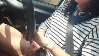 Преземање на јавен автомобил вози додека си играат со мојата мала пичка