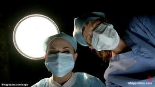 Kẹt trong y tế ghế da ngăm đen, bệnh viện, liếm được thống trị bởi bác sĩ, đồ đồng tính sau đó, đòn trong treo