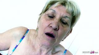 Muy antiguo de la Abuela Gabi tiene Sexo con polla Monstruo hija Muy antiguo de la Abuela Gabi tiene Sexo con polla Monstruo hija