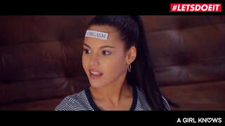 #LETSDOEIT - סיסיליאַ מאָדעל, אַפּאָלאָניאַ און קאַטאַנאַ - אַסיאַן טין פרוווט לעסביאַן געשלעכט מיט איר בעסטיעס