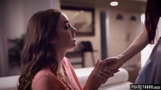 Тинејџерски брзо промените на состанок време на денот на нејзиниот sis има со девојка, таа се сретна онлајн.Таа ја менува себе за да изгледаат како неа sis и покажува до ifo нејзиниот датуми куќа.Таа manipulates девојка во секс