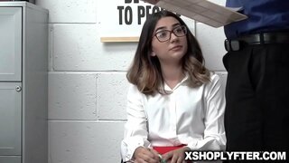 Callie got fucked ar ben y bwrdd swyddfa